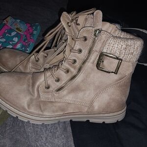 Cliffs by WHITE MOUNTAIN Beige Combat Boots